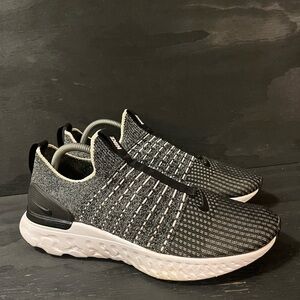 Nike React Phantom Run Flyknit 2 Men's Size 10 Black Oreo Running Sneaker Shoe